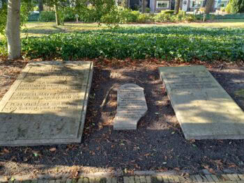 Veenendaal - Oude Begraafplaats grafstenen