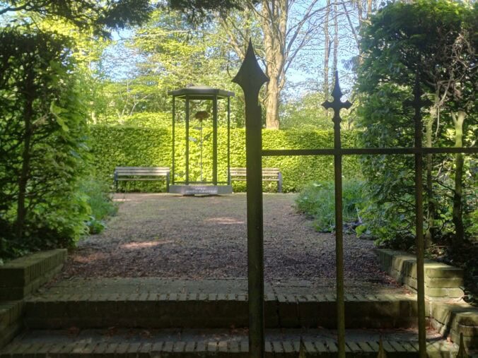 Velp - Begraafplaats De Goede Herder, toegangshek